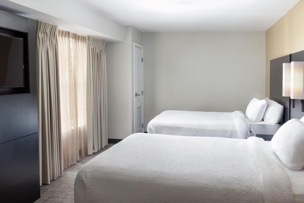 One-Bedroom Queen Suite with Sofa Bed interior